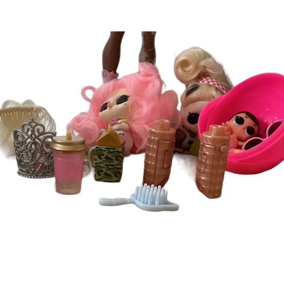 LOL Doll Lot and Accesories Surprise OMG Sweets and Fame Queen Stands - Picture 9 of 9